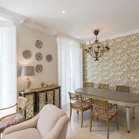 Living By Cathedral Apartament