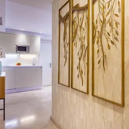 Living By Cathedral Apartment